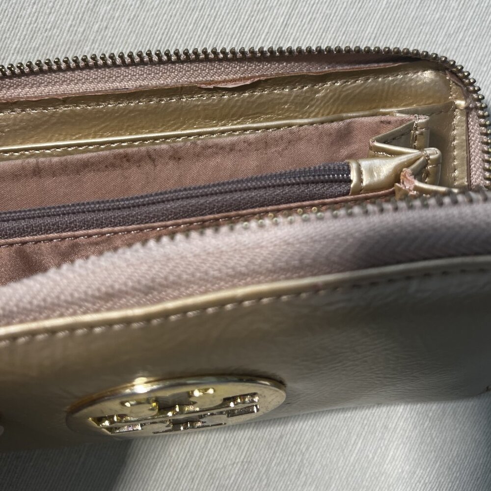 Tory Burch Robinson Metallic Zip-Around Wallet in Pale Gold - Picture 10 of 13